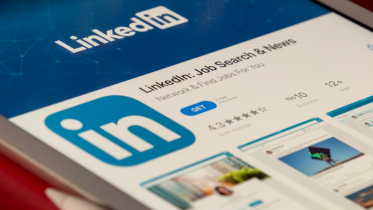 how to use linkedin to find coaching clients