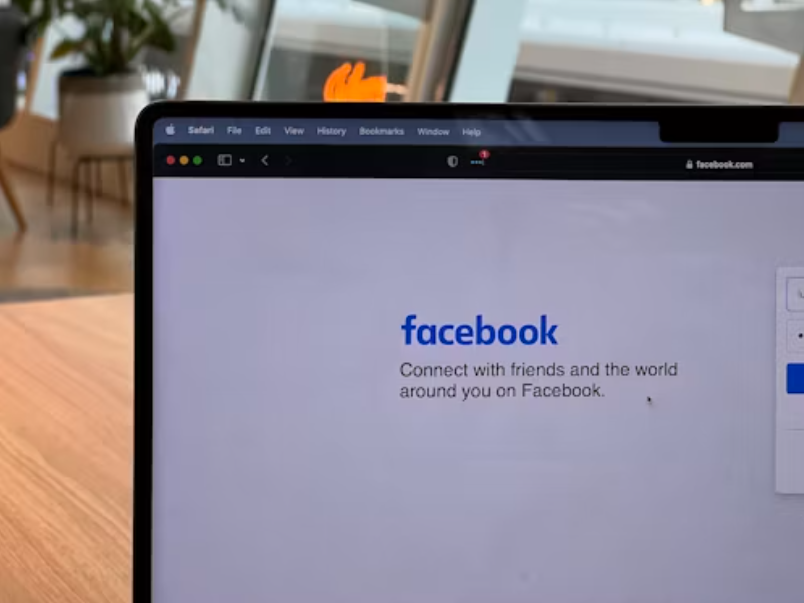 Image of laptop showing facebook page | The Power of Niche Facebook Groups for New Coaches