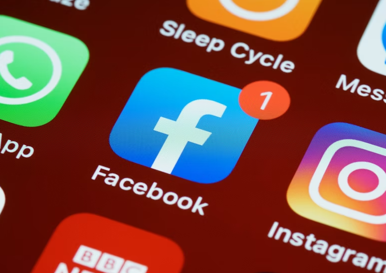 Image of social media apps | The New Way Coaches Are Growing Without Social Media Overload